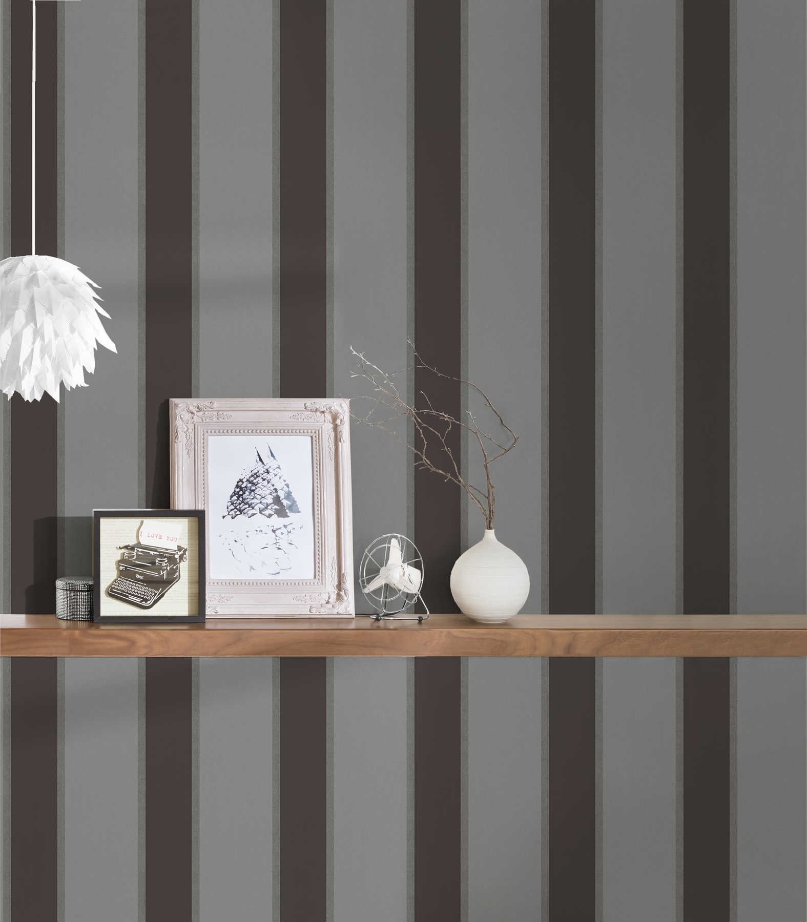             Metallic wallpaper with stripes pattern - grey, black
        