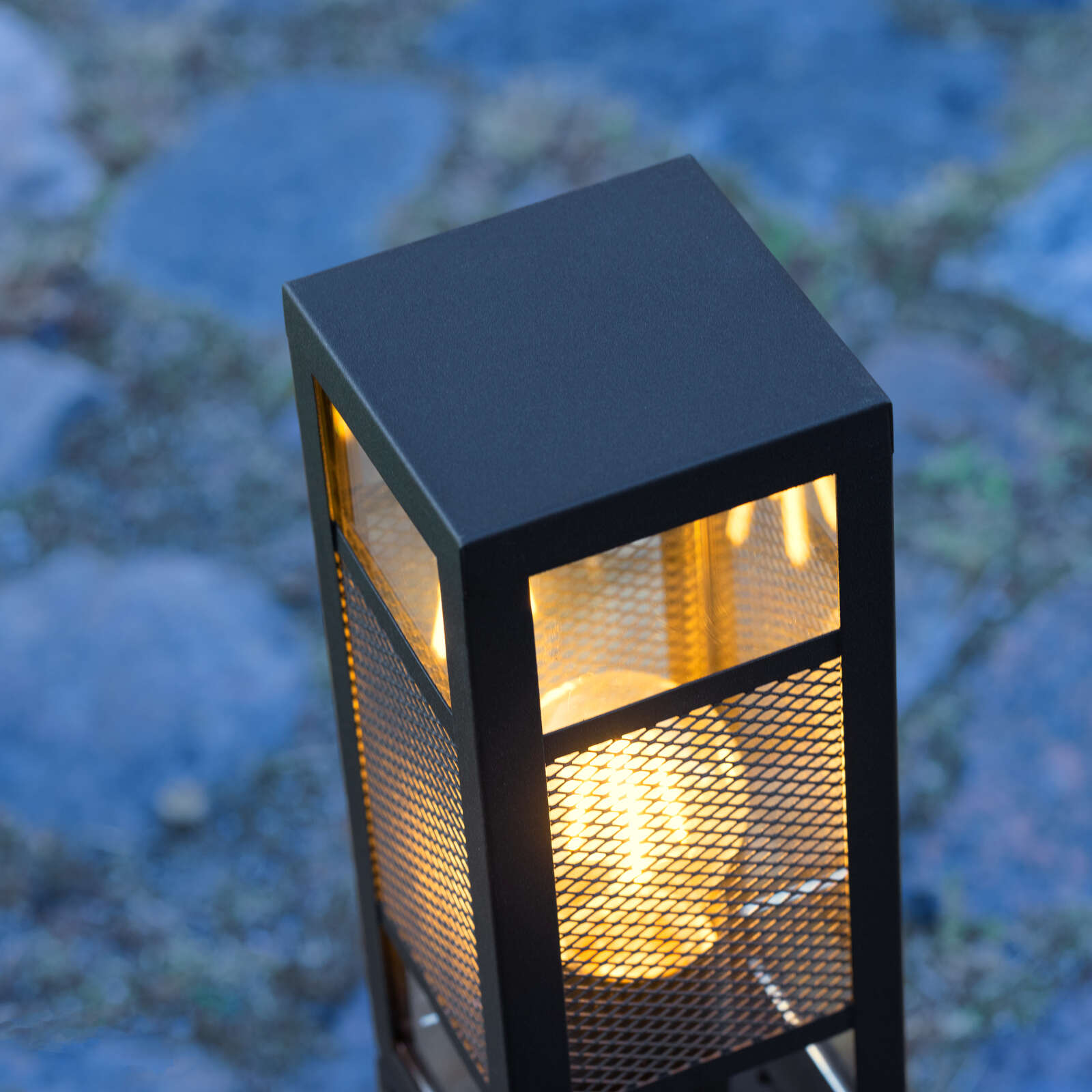             Lámpara de zócalo metálica para exterior - Hendrik - Negro
        