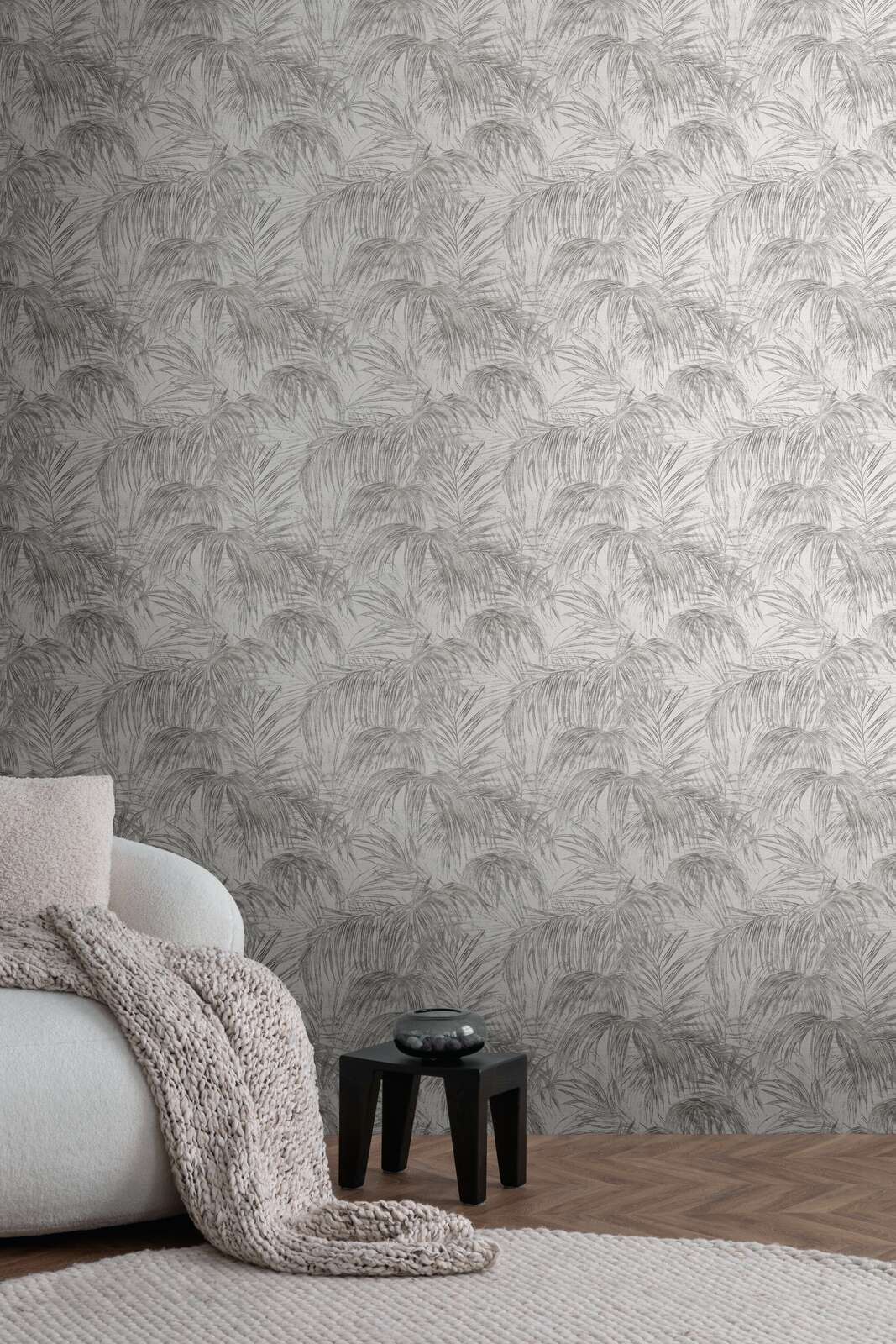             Faded jungle motif wallpaper with textured design - white, grey
        