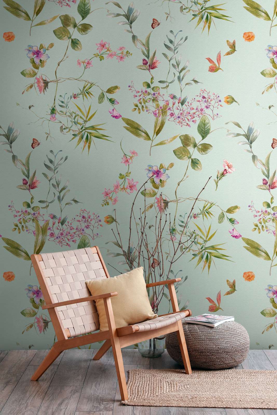             Vliesbehang met delicate bloemen en bladeren op een pastelkleurige achtergrond en een grootschalige patroonherhaling - blauw, groen, roze
        