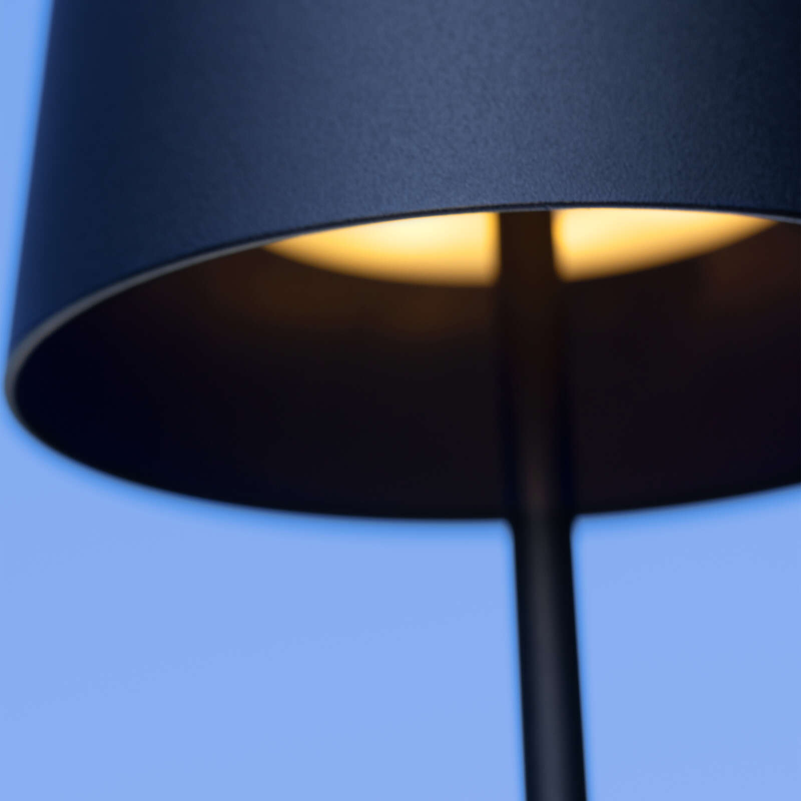             Lámpara de mesa de metal - Cosy 6 - Negro
        