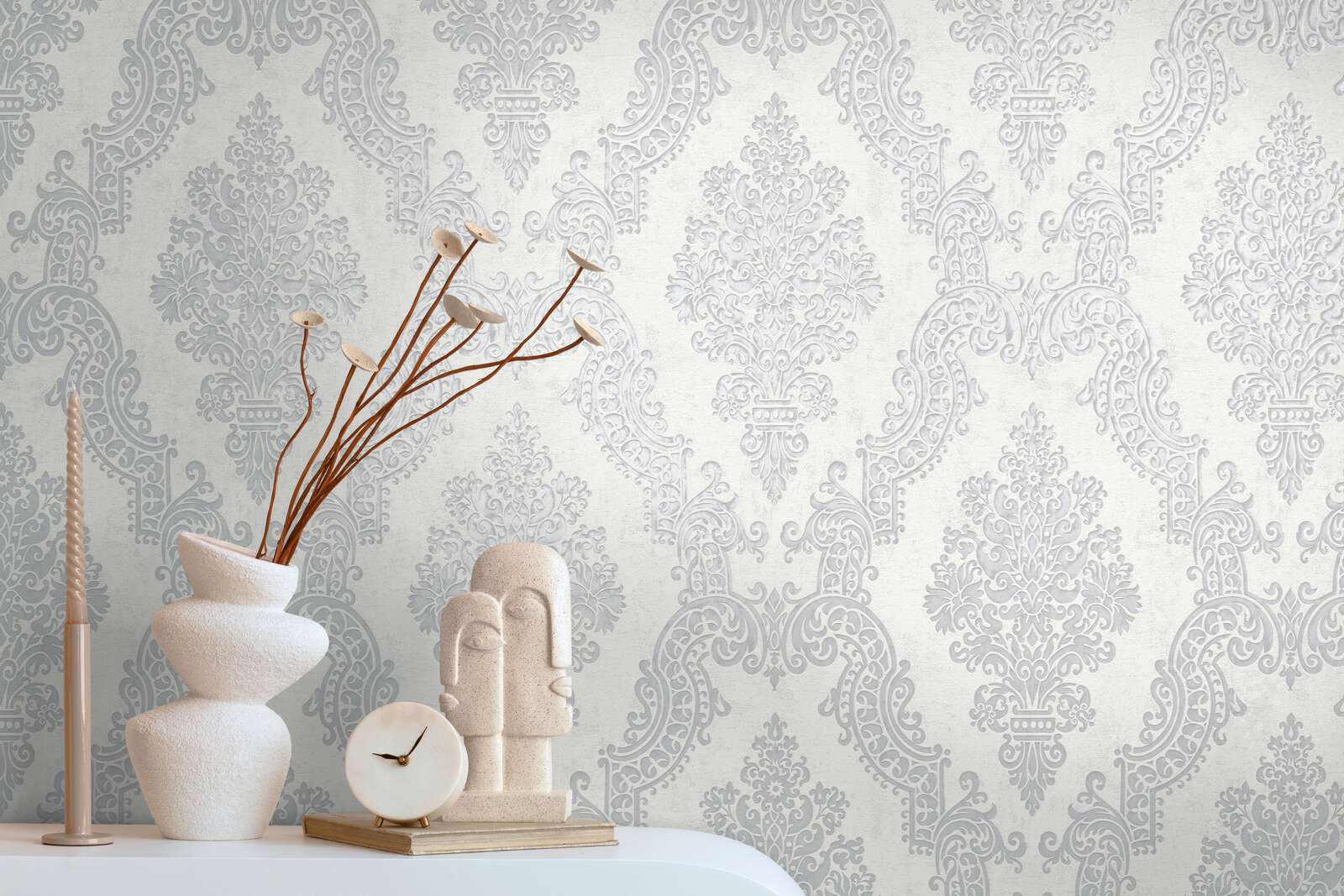             Non-woven wallpaper in baroque style with glittering details - white, grey
        