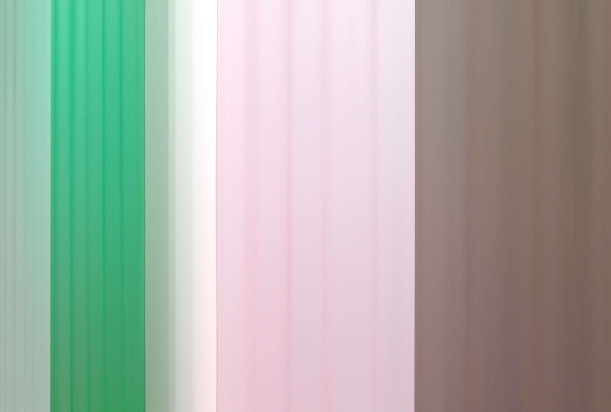             Fotomural »co-colores 1« - Degradado de colores con rayas - Verde Rosa, Marrón | Tela no tejida lisa, ligeramente nacarada y brillante
        