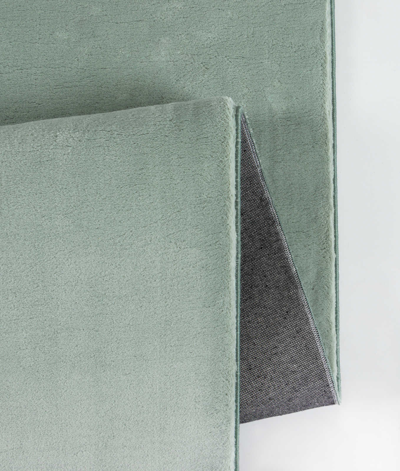             Soft high pile carpet in soft green - 150 x 80 cm
        