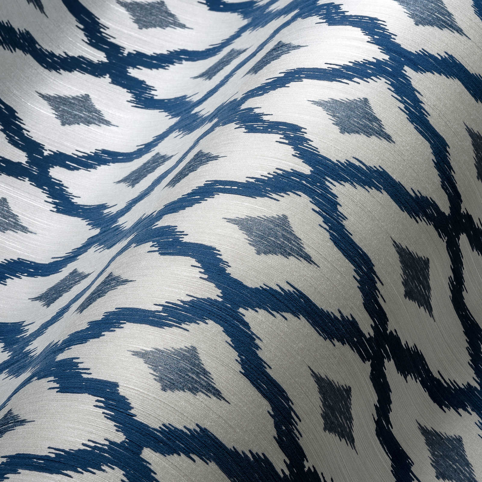             Papier peint intissé ikat motif losange - bleu, blanc
        