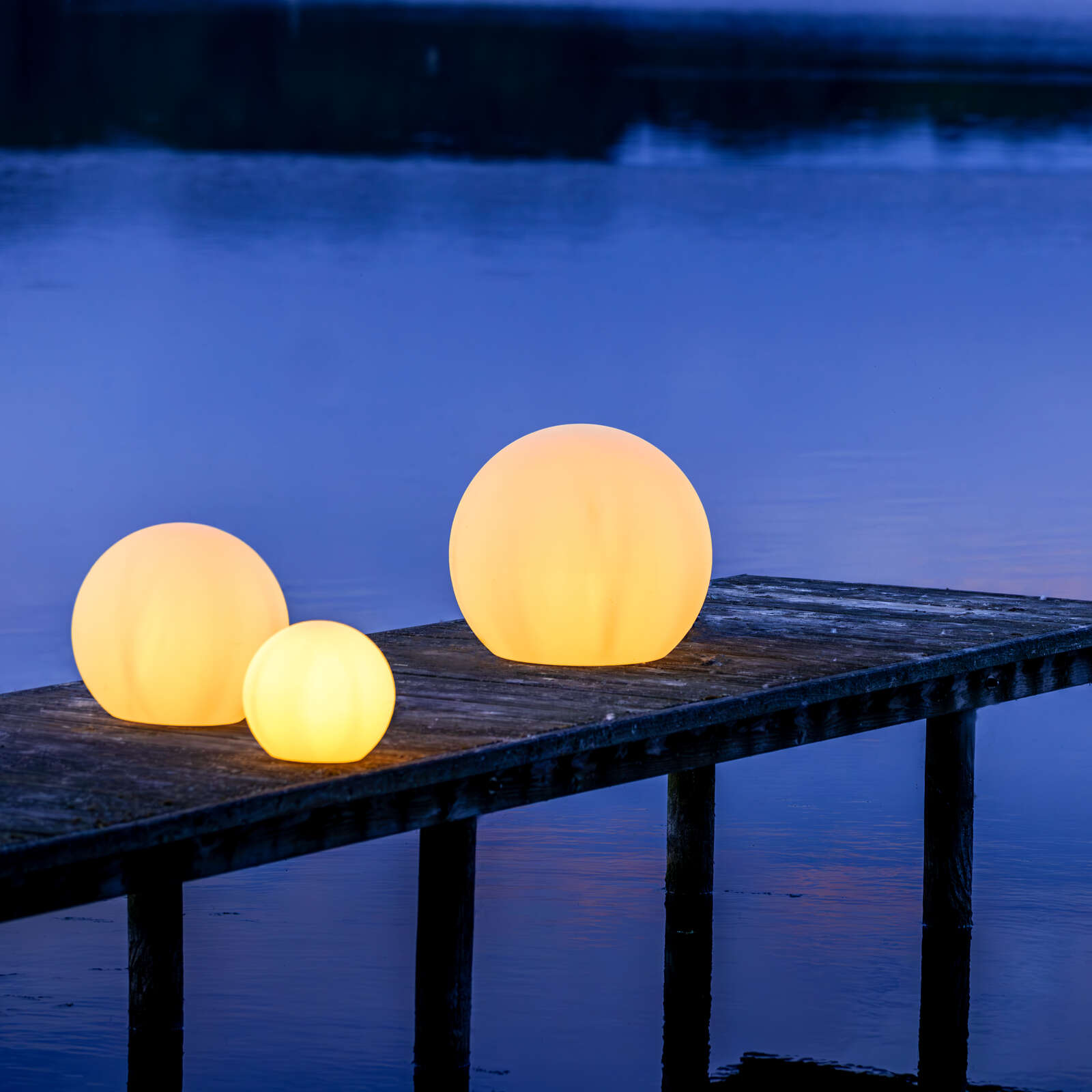             Plastic outdoor light globe - Hans 4 - White
        